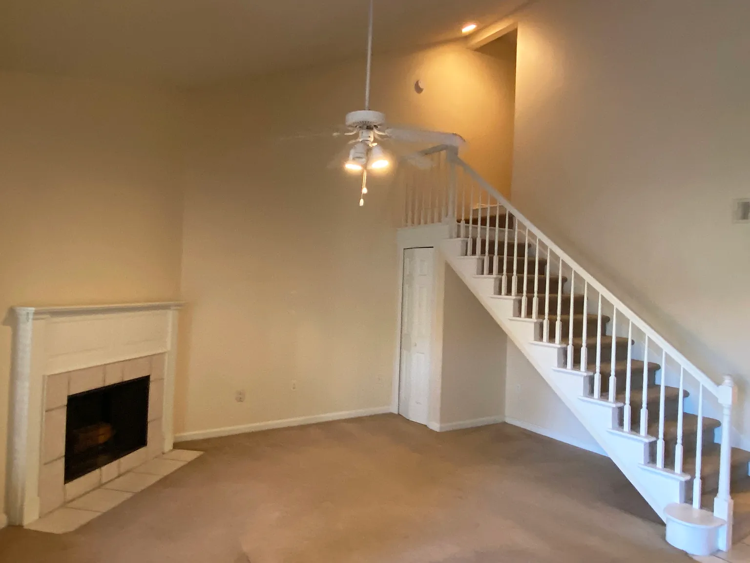 2 bed, 1199 sqft, $1,800 — Photo 2
