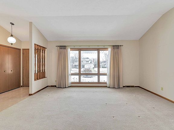 4th image of 26705 Leenders Ln