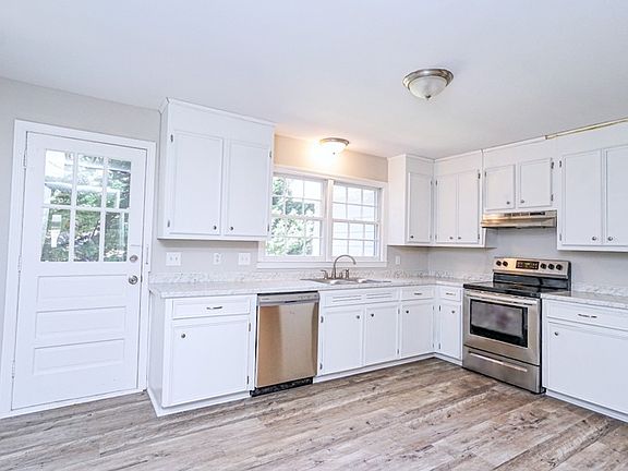 3rd image of 144 Pine Creek Court Ext #1