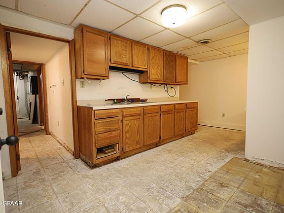 4th image of 820 N 6th St