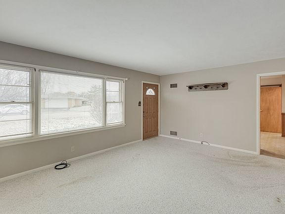 3rd image of 19 N East Ave