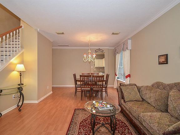 4th image of 211 Windrift Ct