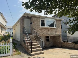 71 Suburbia Ct, Jersey City, NJ 07305