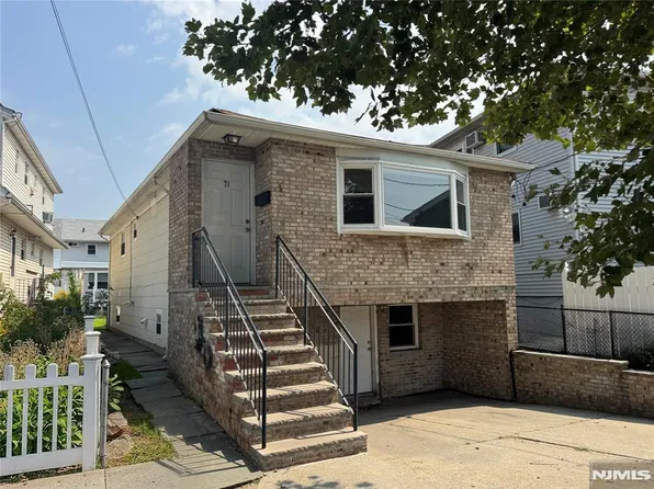 71 Suburbia Ct, Jersey City, NJ 07305