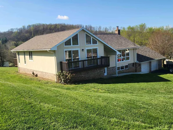 94 Green Hill Ln, Mount Clare, WV 26408