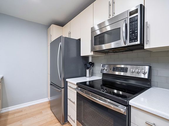 5th image of 149 Essex St APT 2L