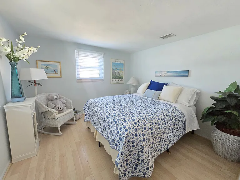 2441 Gulf Gate Dr — Photo 9
