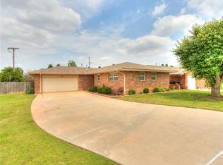 101 NE 10th St, Moore, OK 73160