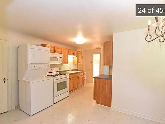 3rd image of 862 Parkview Ave #2