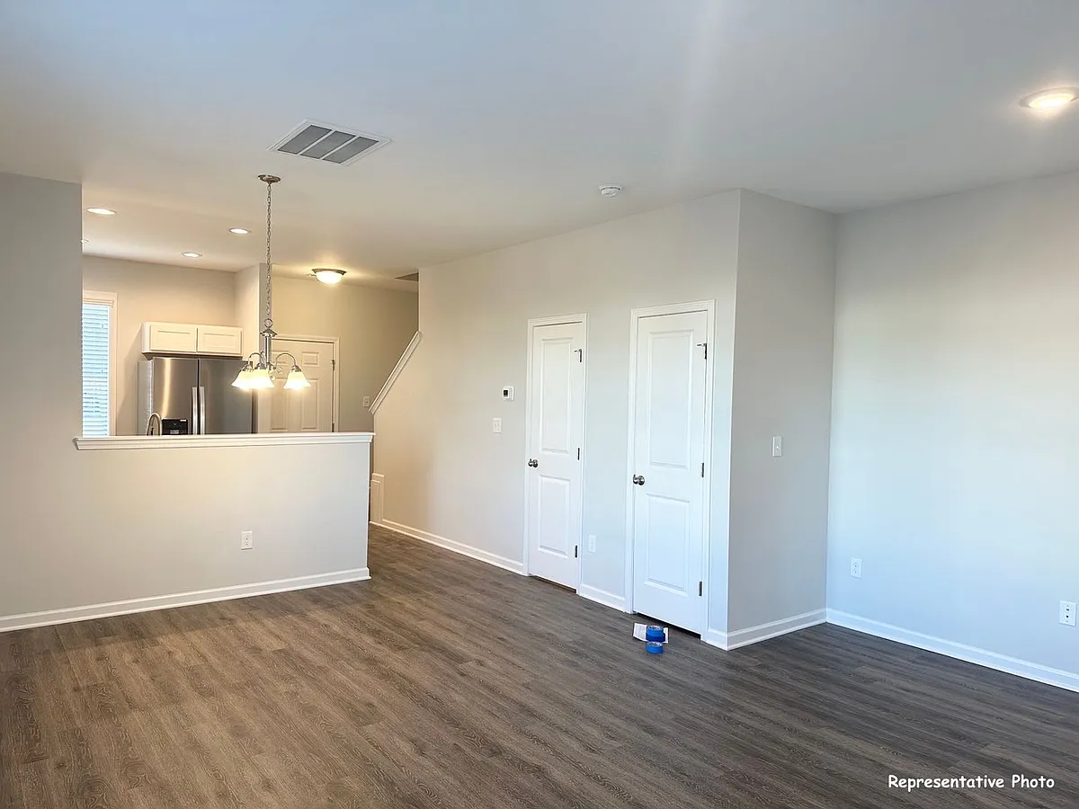 Building Photo - 299 Spirea Dr