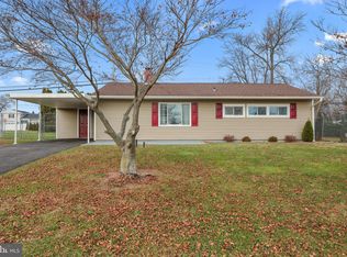 226 Magnolia Dr, Levittown, PA