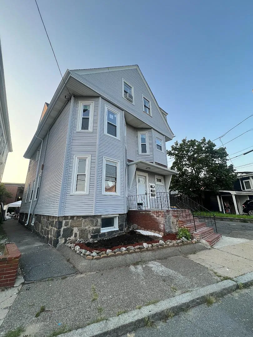 Unit Photo - 42-44 Irwin St #3-5
