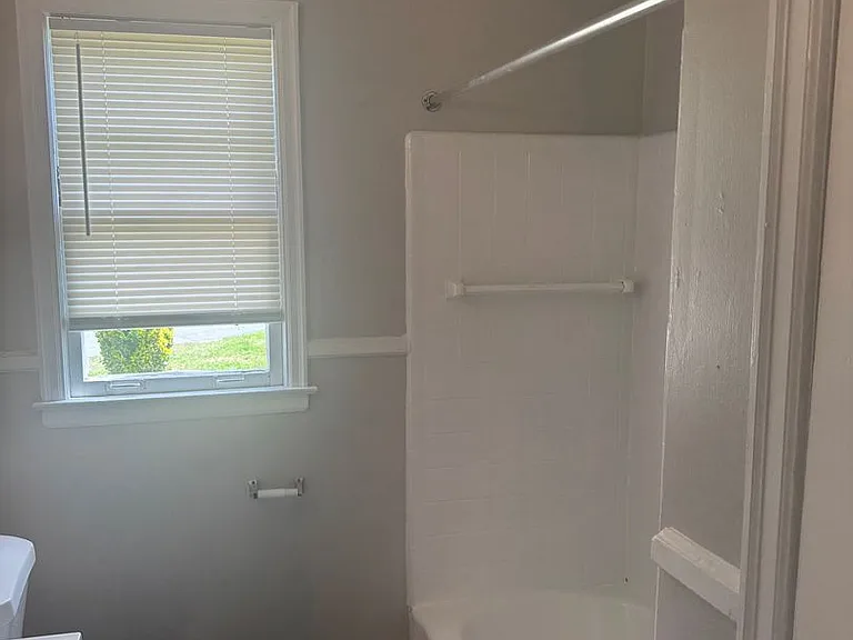 2045 Lamar Ave — Photo 15