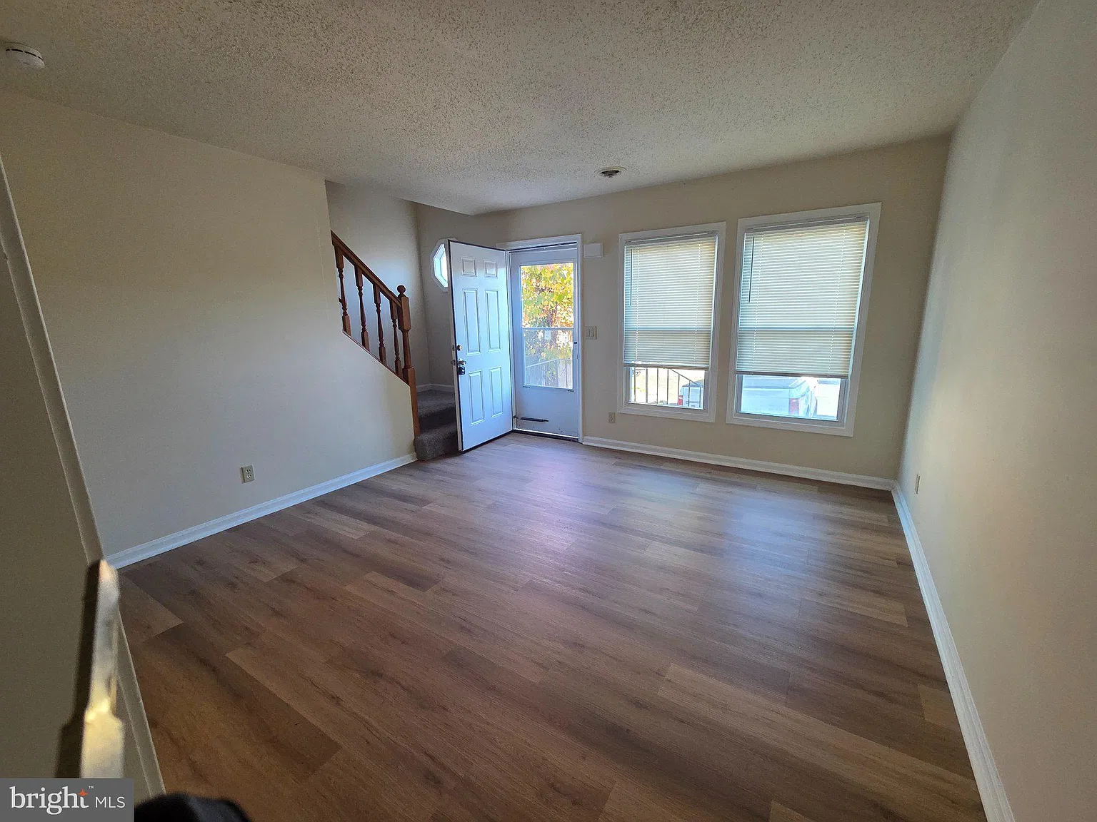 2 bed, 1.5 bath, 950 sqft, $1,395 — Photo 2