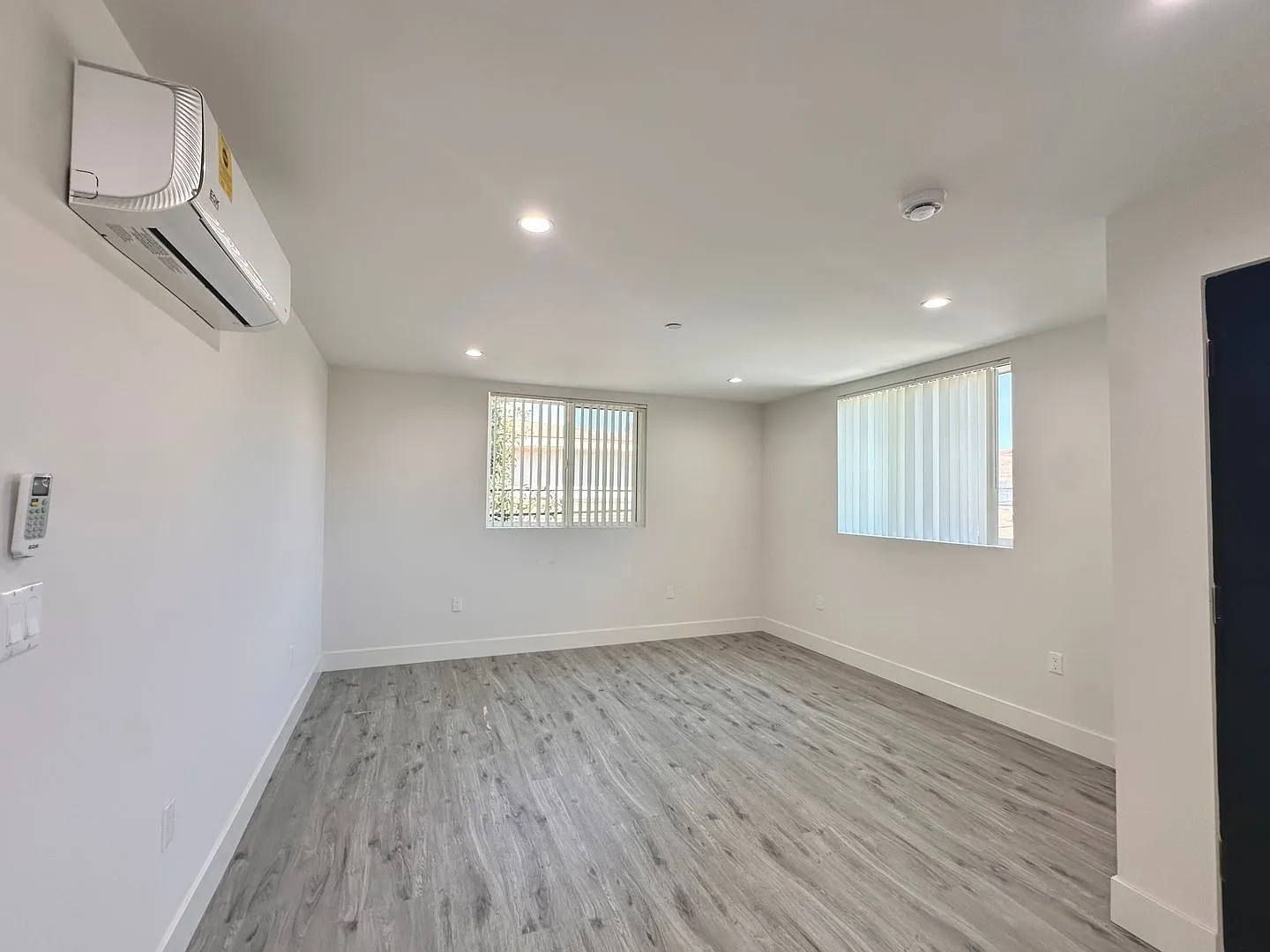 11512 Oxford Ave — Photo 3