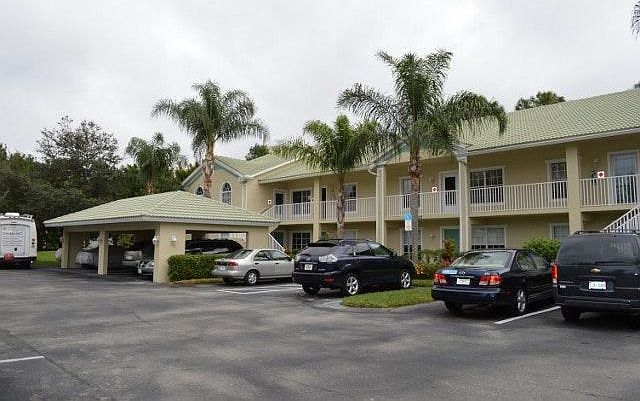 Lake Amelia Way Front of Building