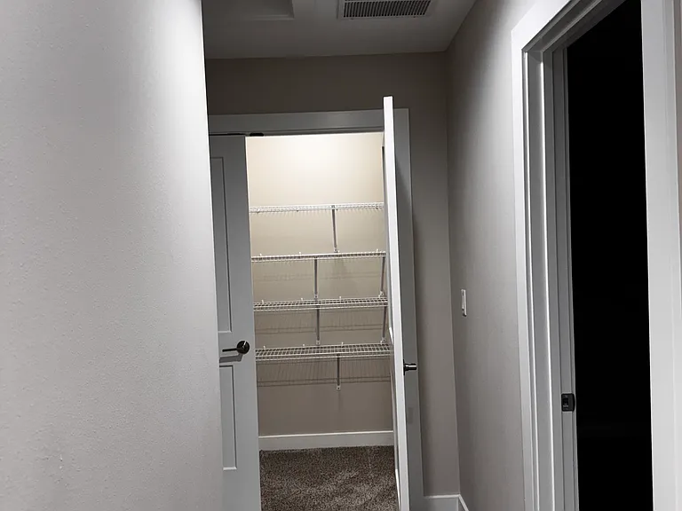 9175 Calvin Dr — Photo 2