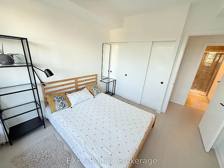560 Rideau St #423 — Photo 26