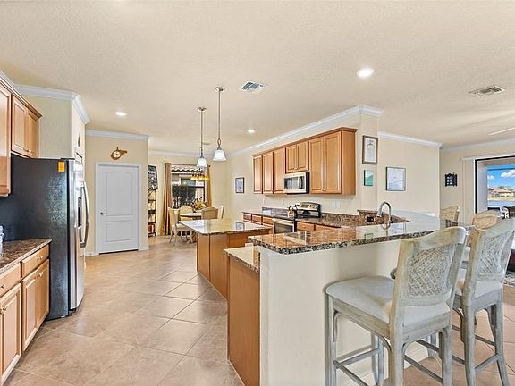 4th image of 13238 Famiglia Dr