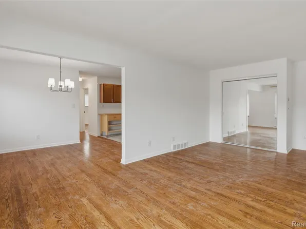 323 N Eton St Unit 35C, Birmingham, MI 48009