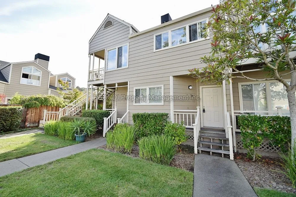 30 Creekside Ct photo 1
