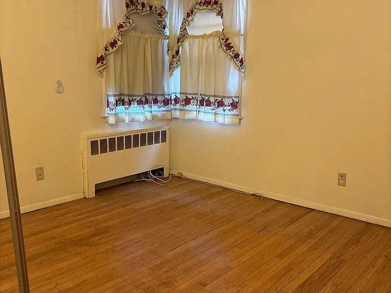 234 Crombie St — Photo 6