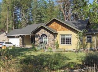 911 N Old Stage Rd, Cave Junction, OR 97523