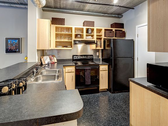 5th image of 800 Peachtree St NE APT 1122