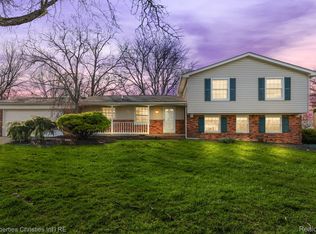 28605 Kendallwood Dr, Farmington Hills, MI 48334