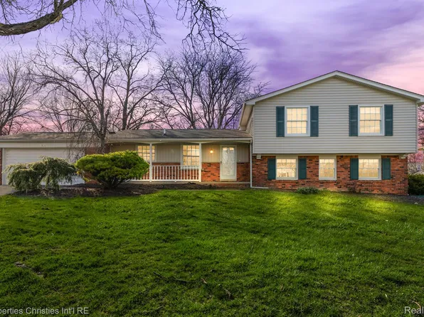 28605 Kendallwood Dr, Farmington Hills, MI 48334