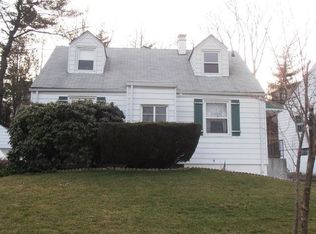 65 Hearthstone Rd, Yonkers, NY 10710