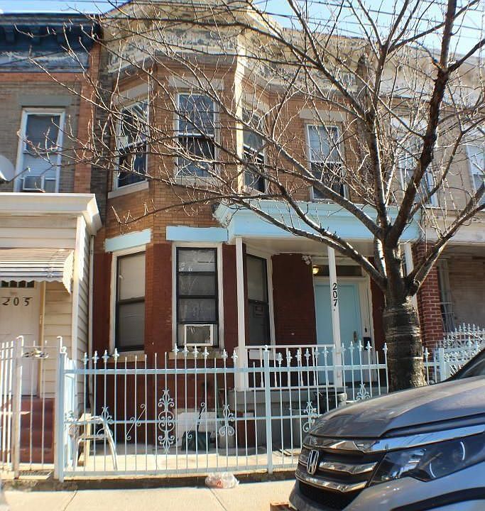 2nd image of 207 Autumn Ave