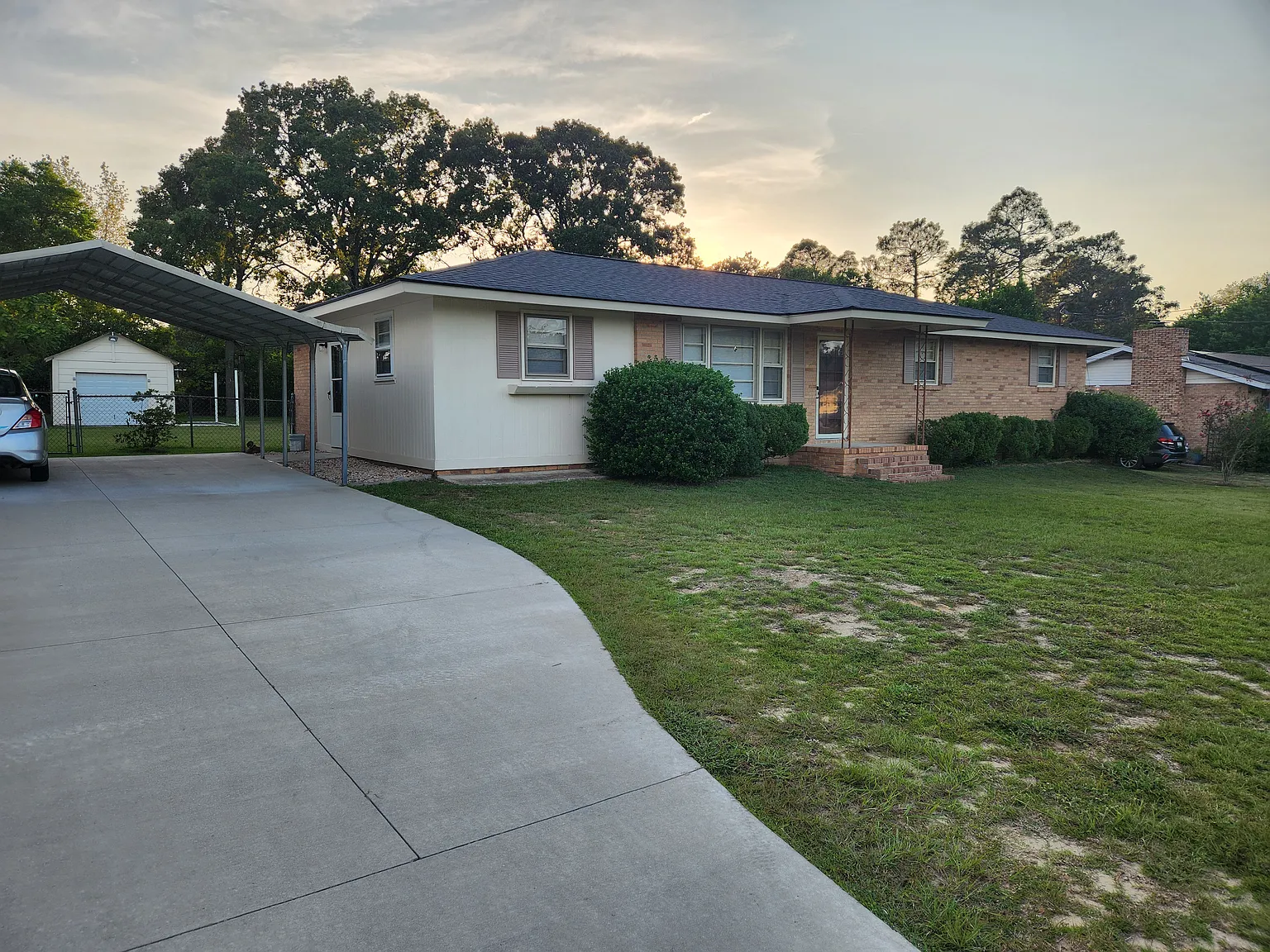 3 bed, 1.5 bath, 1486 sqft, $1,500 — Photo 1