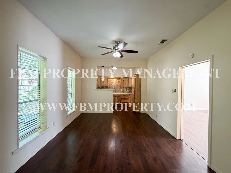 309 SE 2nd St — Photo 5