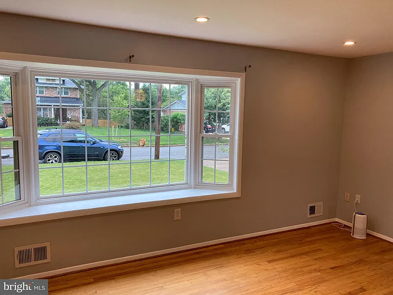 7905 Esther Dr — Photo 6