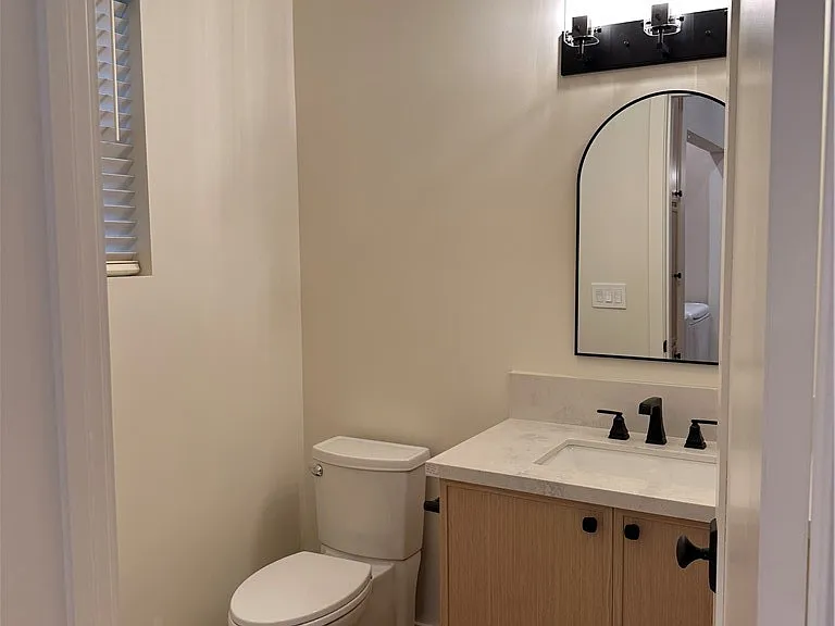 4381 Allott Ave — Photo 17