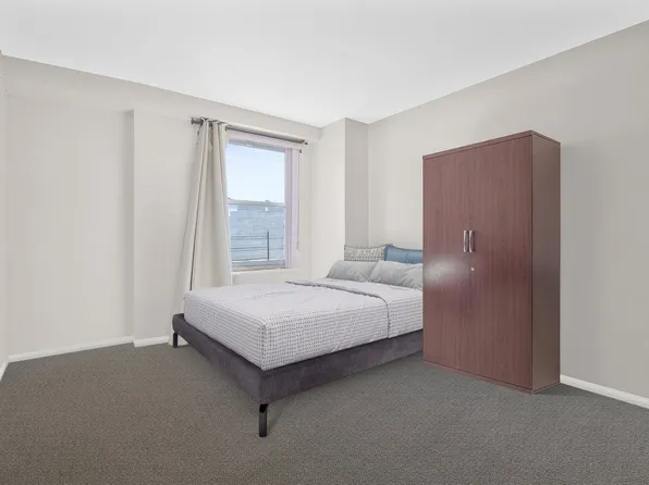 61-20 Grand Cent Parkway image 3 of 9