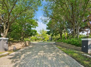 2305 Tennyson Ln, Highland Park, IL 60035