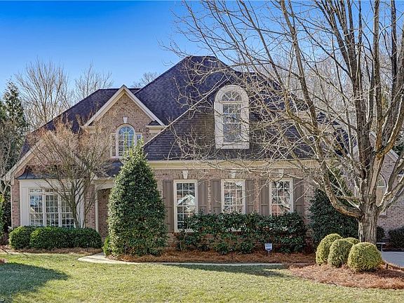 2nd image of 2421 N Beech Ln