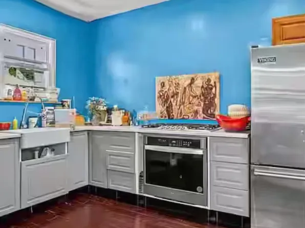 655 East 39th Street image 4 of 11