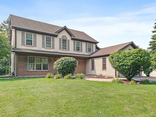 971 W Hidden Hills Ln, Palatine, IL 60067