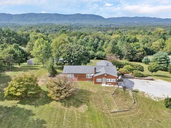 819 Sprinkle Rd, Fincastle, VA 24090