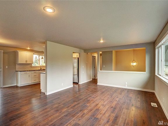 3rd image of 3820 33rd St NE