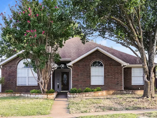 1207 Calvert Dr, Cedar Hill, TX 75104