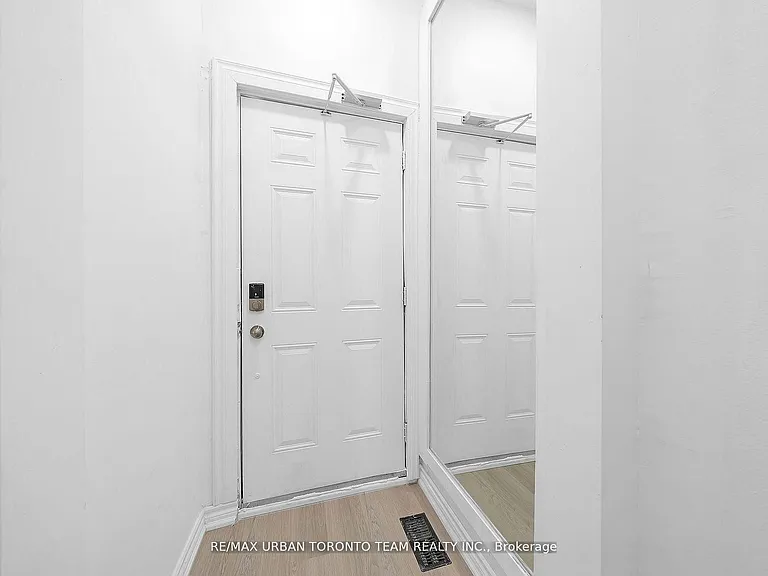 880 Dundas St E #MAIN — Photo 14