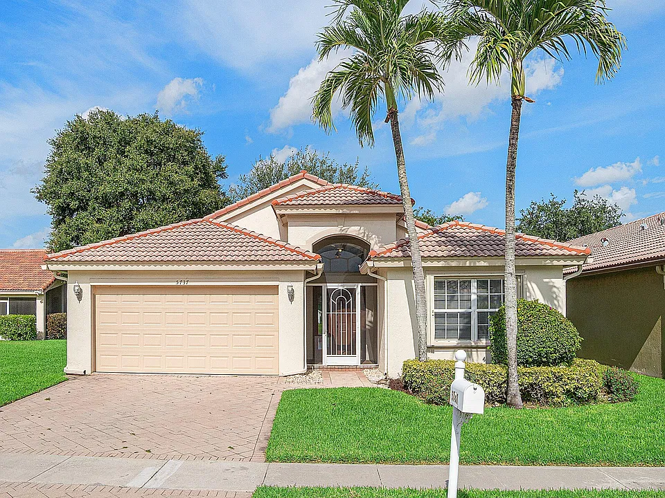 5737 Royal Club Dr