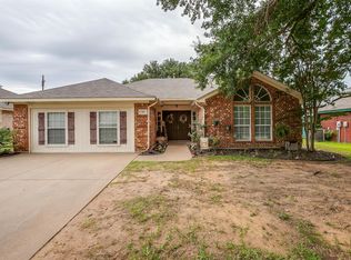 304 Comanche Walk, Joshua, TX 76058
