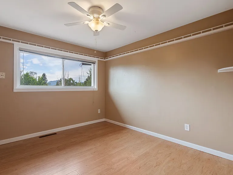 1221 Mount View Ln — Photo 9