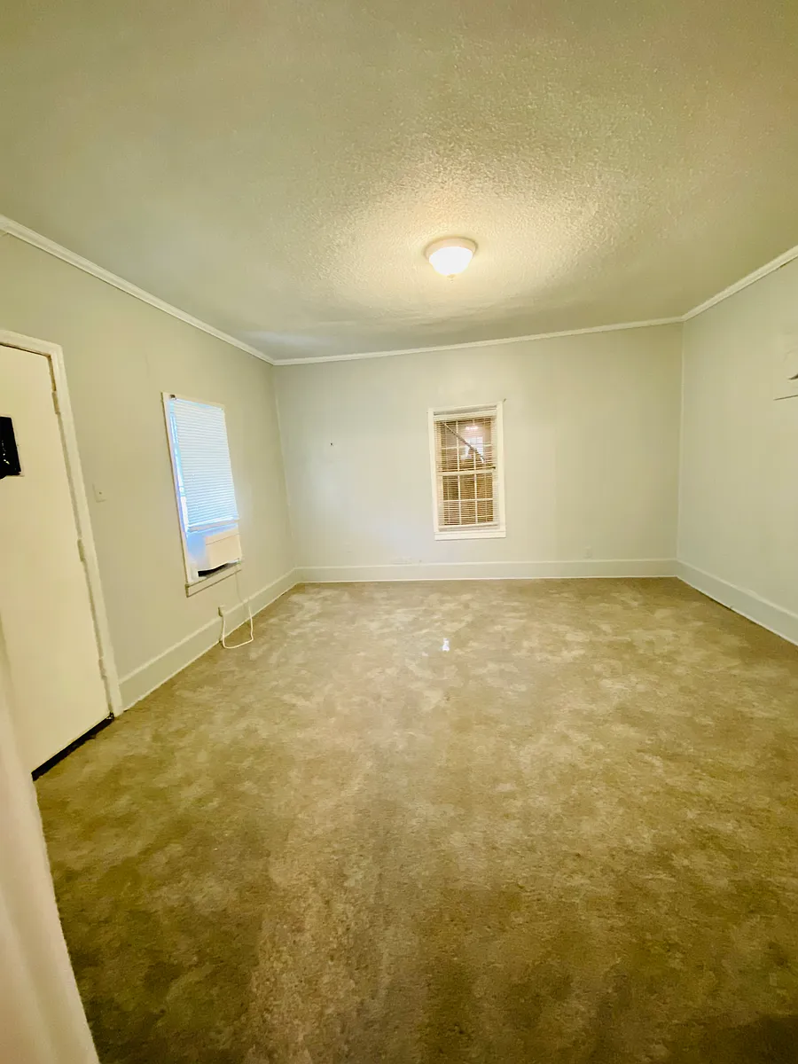 Building Photo - 476 Sunnyside St