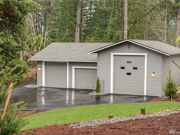 4th image of 1816 E Beaver Lake Dr SE